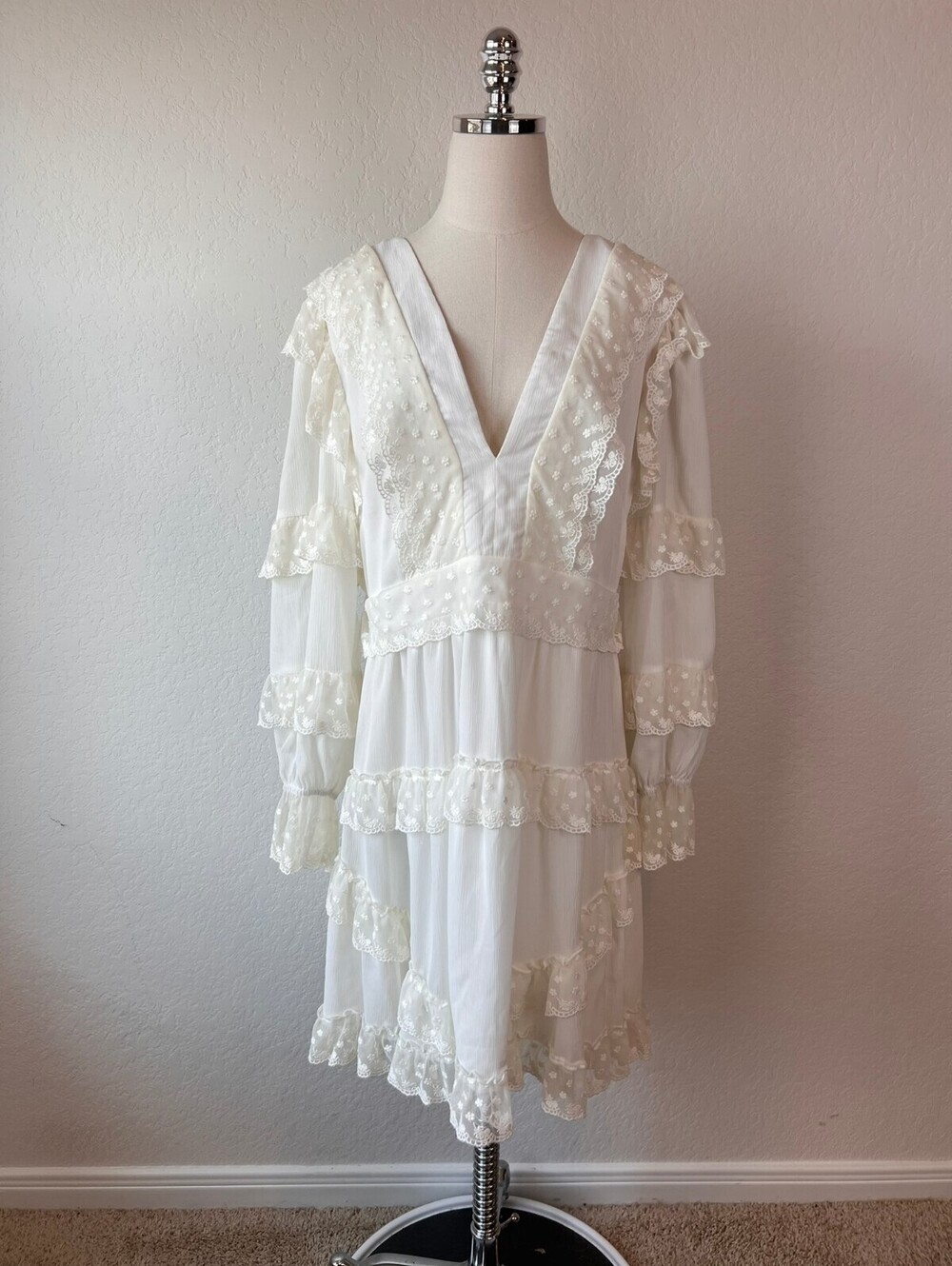 L'atiste White V Neck Mini Dress Long Sleeve Lace Ruffles Boho Lace Up size 1X